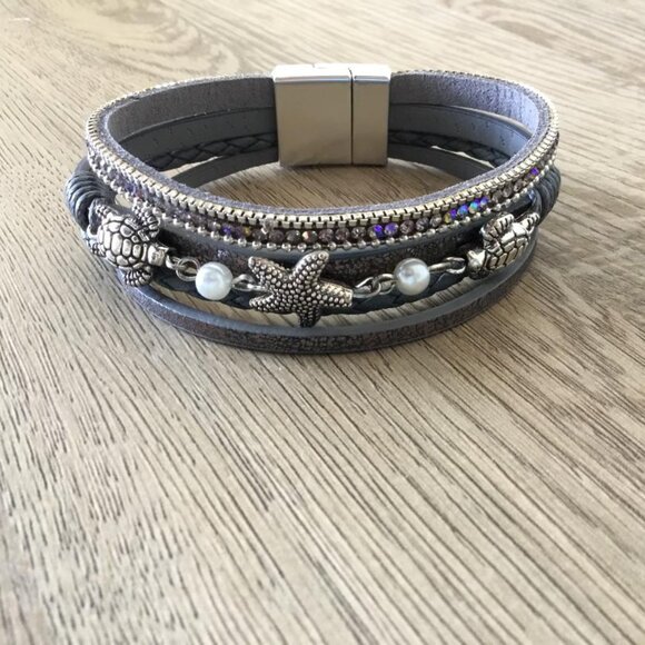 Starfish Turtle Pearl Bangle Bracelet Captures Marine Life in Zinc Alloy in Box - Picture 2 of 6